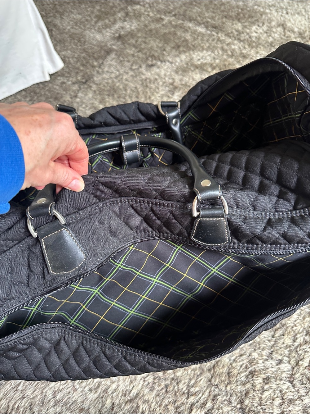 Vera Bradley Black Quilted Weekender Duffel with wheels! - Picture 11 of 12